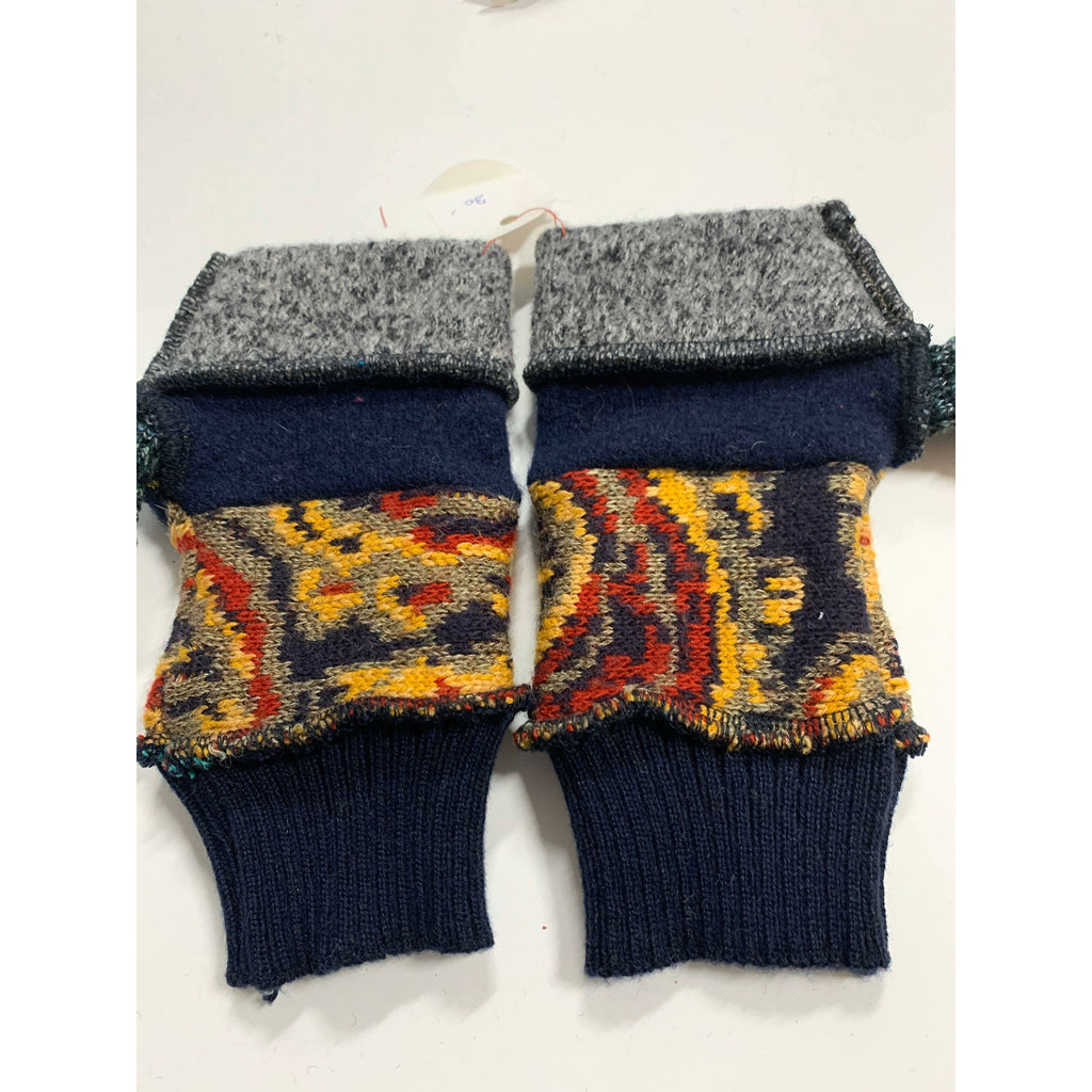 New and Upcycled Recycled sweater texting fingerless gloves with thumb guards. Some wool. - Robin Boutique-Boutique    &.  Reloved Fabrics