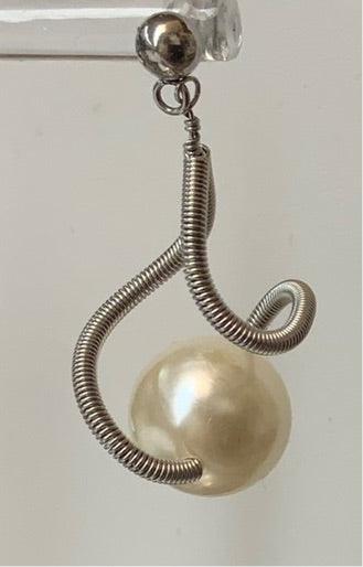 Sandrine Giraud Satellite Large Pearl Earrings - Robin Boutique-Boutique 