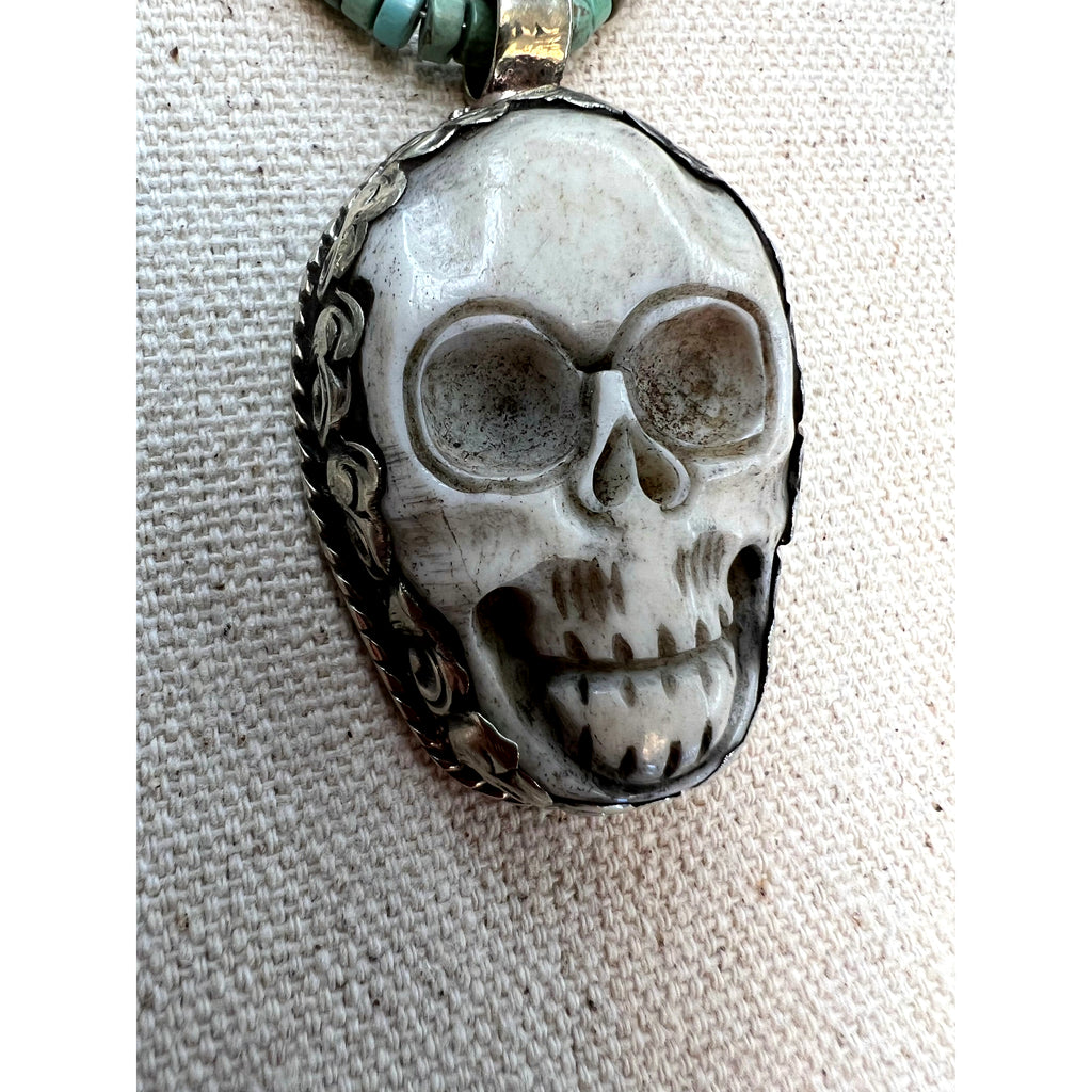Carved Skull Embedded in Silve Clasp Necklace - Robin Boutique-Boutique 